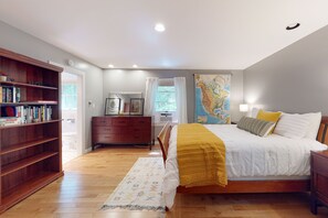 4 habitaciones, tabla de planchar con plancha, internet y ropa de cama