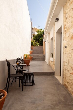 Outdoor dining - Irene's Garden, Evaggelia (Rethymno)