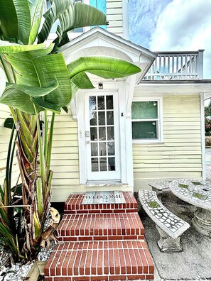 Exterior detail - Retro, Classic with a splash of Downtown (Dunedin)