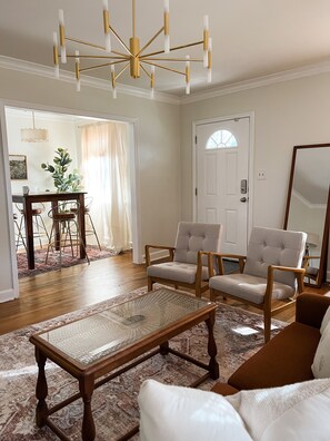 Living area - High Point Corner - Best Location! (Memphis)