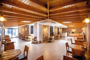 包含每日自助早餐