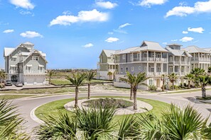 Exterior - Inviting coast home with pool, balcony, golf on-site, & W/D (Port Aransas)