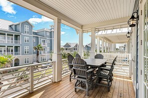 Outdoor dining - Inviting coast home with pool, balcony, golf on-site, & W/D (Port Aransas)