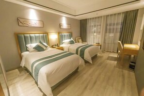 A hotel room with two beds, a desk, and a chair. - Lijing Totem Hotel (Bazhong)