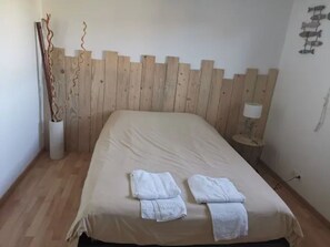 4 bedrooms, WiFi, bed sheets