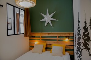 1 slaapkamer, een strijkplank/strijkijzer, reisbedje, wifi