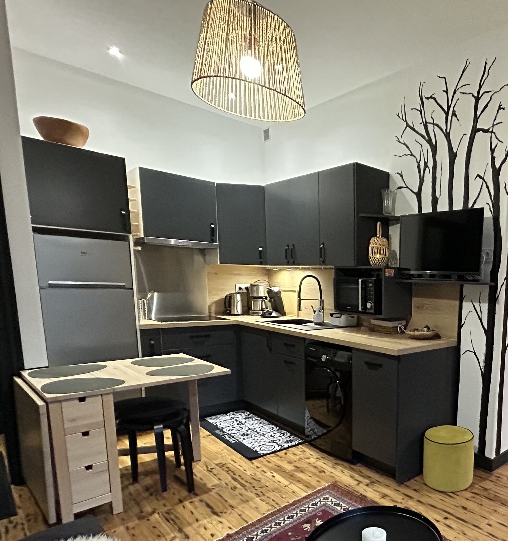 Kylskåp, mikrovågsugn, ugn och spishäll