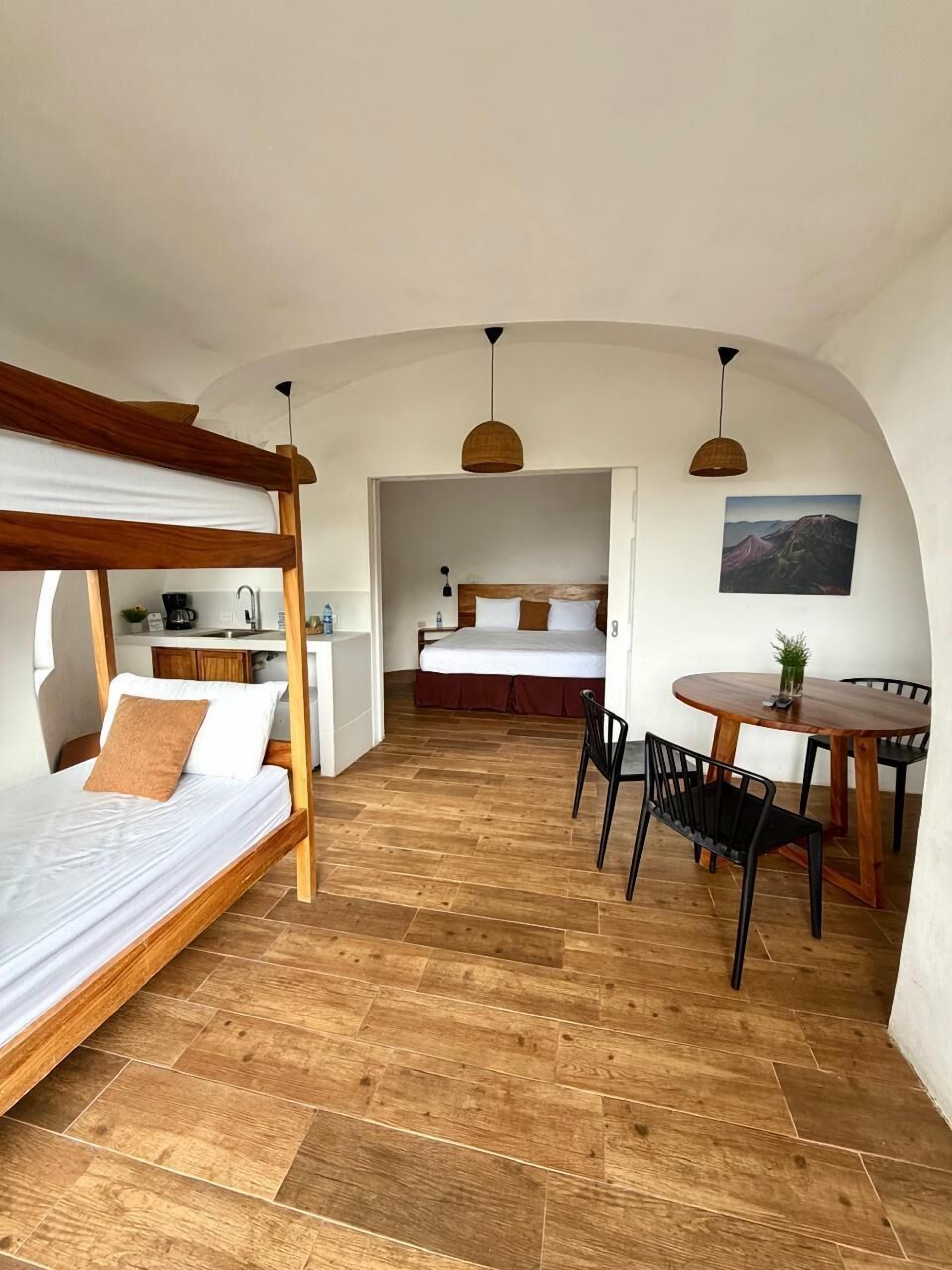 舒適開放式套房, 多張床, 花園景觀 (Igloo Suite 8) | 起居區