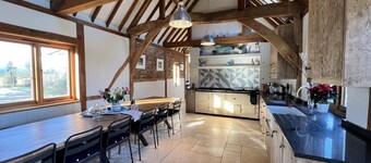 Beautiful Large Family Barn with stunning views and hot tub