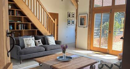 Beautiful Large Family Barn with stunning views and hot tub