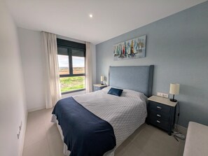 3 bedrooms, desk, iron/ironing board, travel cot - Modern 3 bedroom penthouse with mountain and sea views. (Estepona)