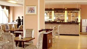A hotel lobby with a bar area, seating arrangements, and a framed picture on the wall. - Kunshan Youjia Jitian Apartment (Kunshan South Station) (Kunshan)