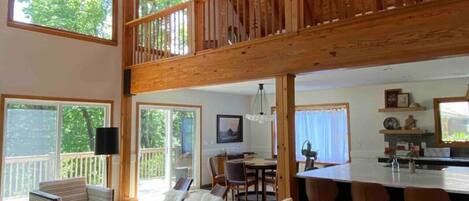 Fernseher, Kamin, Tischtennisplatte, Stereoanlage