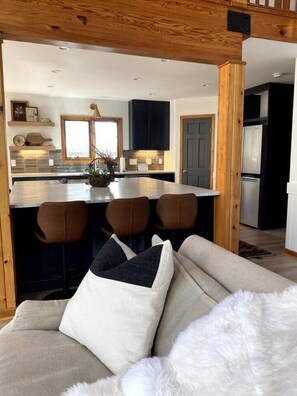 电视、壁炉、乒乓球、立体声音响