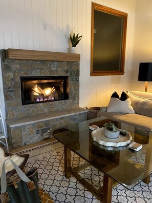 Interior - Alpine Fox Luxury Intown Getaway, 3 King Beds (Highlands)