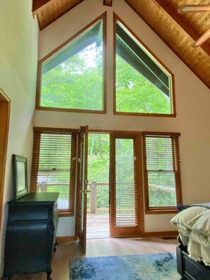 4 bedrooms, desk, iron/ironing board, WiFi - Alpine Fox Luxury Intown Getaway, 3 King Beds (Highlands)