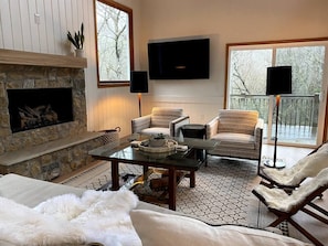 TV, fireplace, table tennis, stereo