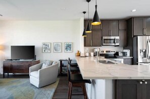 Fridge, microwave, oven, stovetop - Extraordinary - Kona Sea Ridge Condo Big Island (Kailua-Kona)