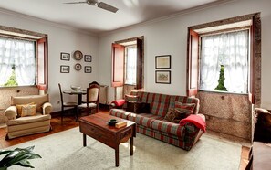 Family Σπίτι, Αίθριο, Θέα στον Κήπο | Περιοχή καθιστικού