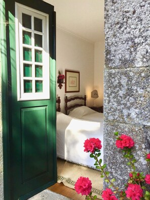 Family House, Patio, Garden View | 2 bedrooms, individually decorated, individually furnished - Casa de Abbades (Ponte de Lima)