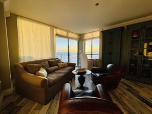 Smart TV, ping pong - LUXURY LIVING CLEARWATER BEACH DIRECT GULF FRONT (Clearwater Beach)