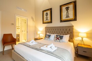 2 chambres, bureau, fer et planche à repasser, lit parapluie