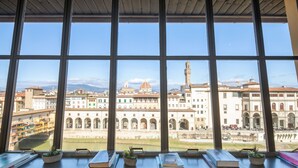 Interior - Deluxe Penthouse Ponte Vecchio with Duomo/Uffizi View +Breakfast+Parking+Terrace (Firenze)