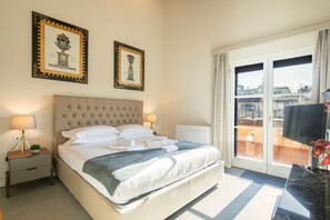 2 bedrooms, desk, iron/ironing board, travel cot - Deluxe Penthouse Ponte Vecchio with Duomo/Uffizi View +Breakfast+Parking+Terrace (Firenze)