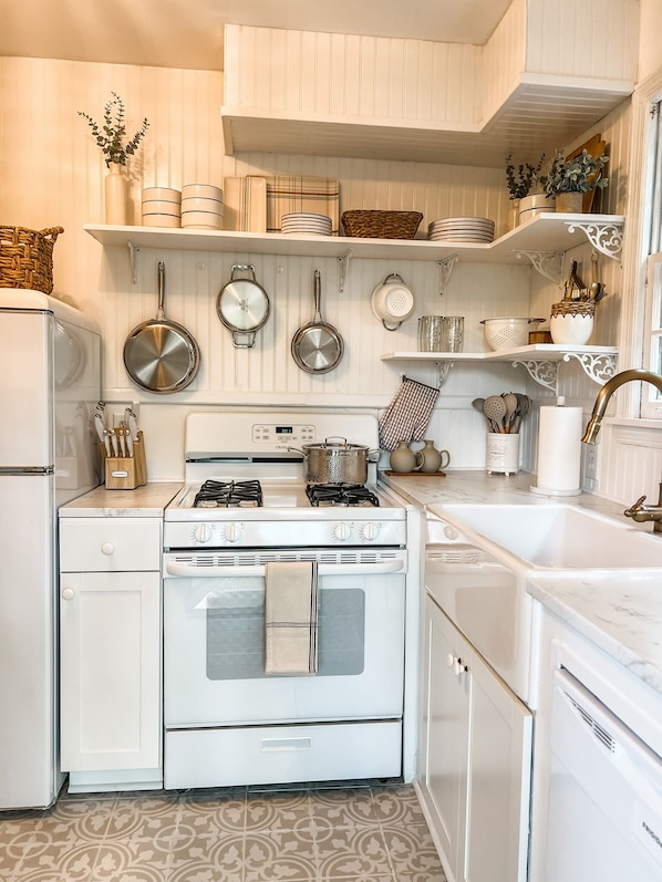 Private kitchen - High Point House - amazing location -Sleeps 12! (Memphis)