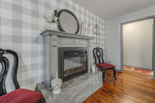 Lovely Home in the Heart of Springfield