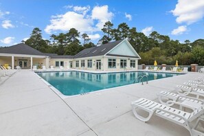 Innendørsbasseng og utendørsbasseng