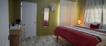 1 King bed, cable tv , wifi mini fridge stocked with welcome beer