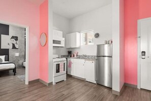 Dishwasher, coffee/tea maker, paper towels