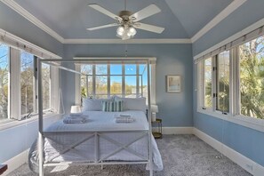 4 camere, una scrivania, ferro/asse da stiro, culla da viaggio