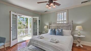 4 bedrooms, desk, iron/ironing board, travel crib