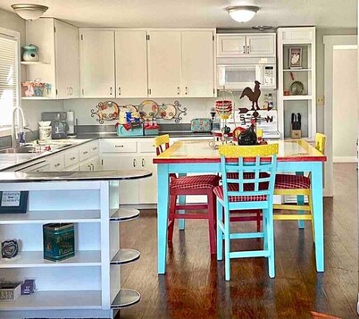 The Polka Dot Cottage: A cute 1950`s vibe