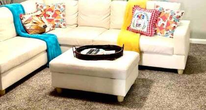 The Checkered Daisy Cottage: Colorful and Fun