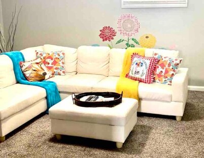 The Checkered Daisy Cottage: Colorful and Fun