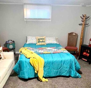 1 bedroom, desk, iron/ironing board, travel cot