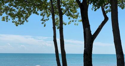 Beautiful Beachfront Family Cottage