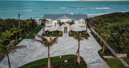 Melbourne Beachfront Oasis - Cocoa Beach Bungalow