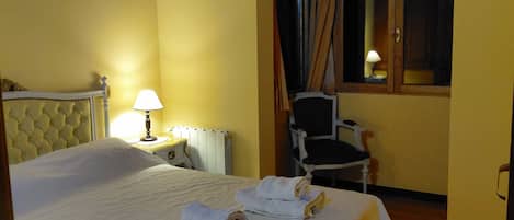 2 bedrooms, travel crib, free WiFi, bed sheets