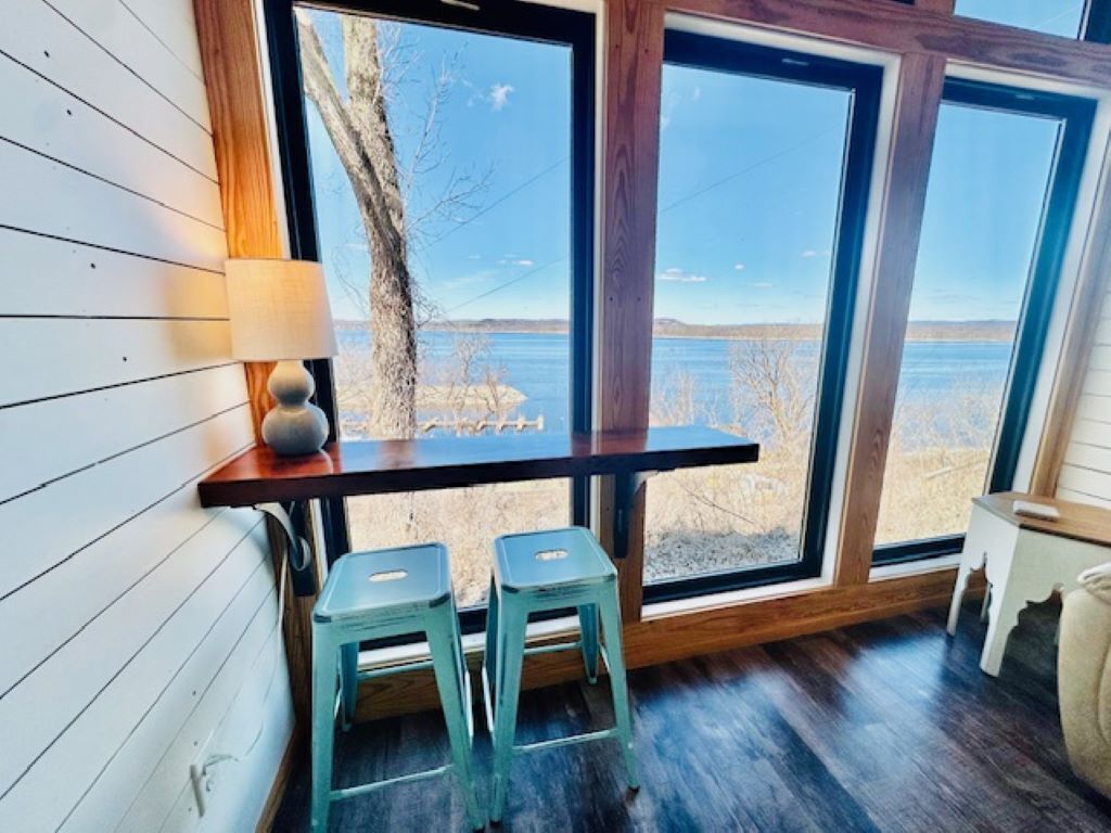 Character filled tiny house w/ views of Lake Pepin! 