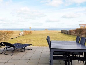House | Outdoor dining