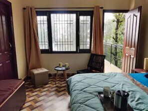 2 bedrooms, WiFi - Jujurana-Spacious 2BHK:Valley Views, Balcony, Wifi (HP)