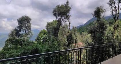 Jujurana-Spacious 2BHK:Valley Views, Balcony, Wifi