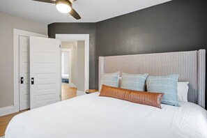 4 bedrooms, bed sheets