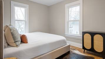 4 bedrooms, bed sheets