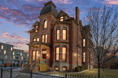 The Lumber Baron's Downtown Mansion 2KingBR/2.5BA
