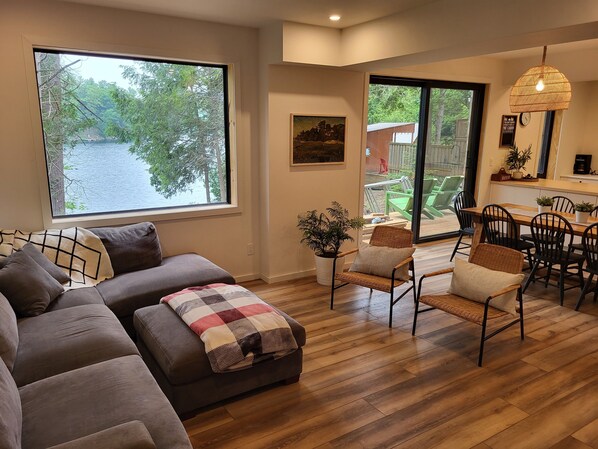 Smart-TV, Videospiele, DVD-Player, Bücher